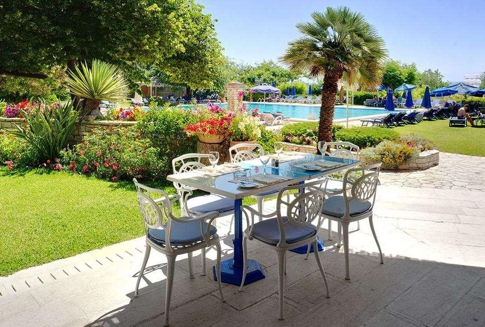 Corfu Palace Hotel Exterior foto The pool at the hotel