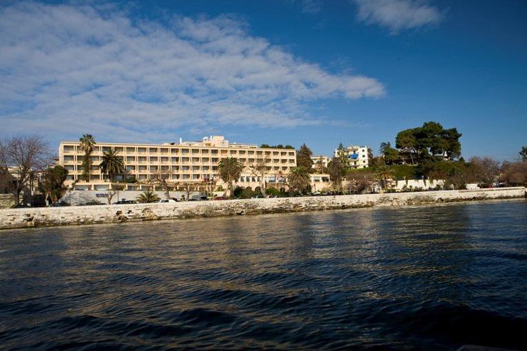 Corfu Palace Hotel Exterior foto The hotel from the sea