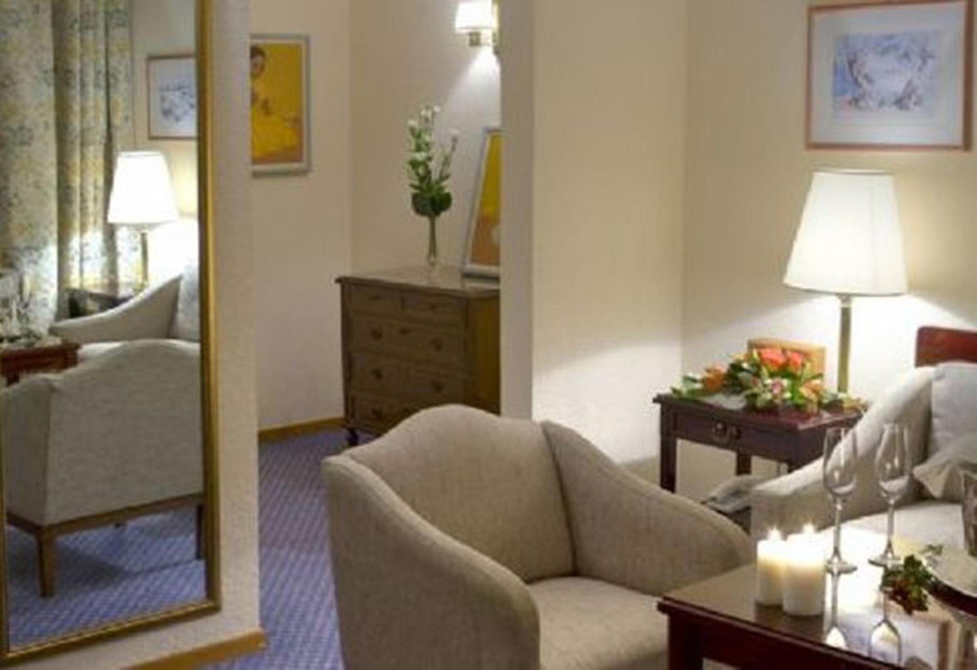 Corfu Palace Hotel Habitación foto A room at the hotel