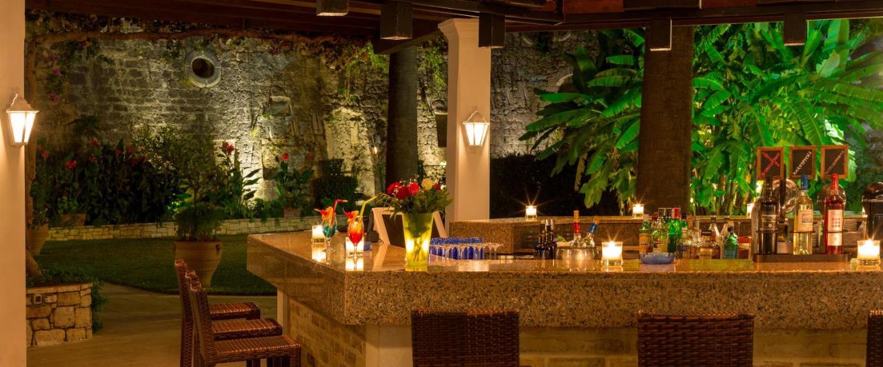 Corfu Palace Hotel Exterior foto The bar at the pool