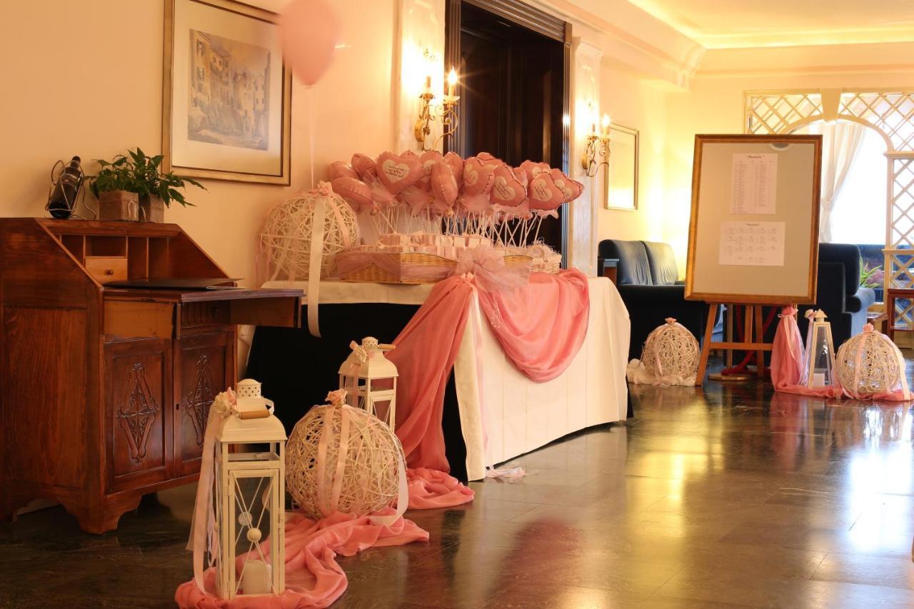 Corfu Palace Hotel Exterior foto A wedding reception at the hotel