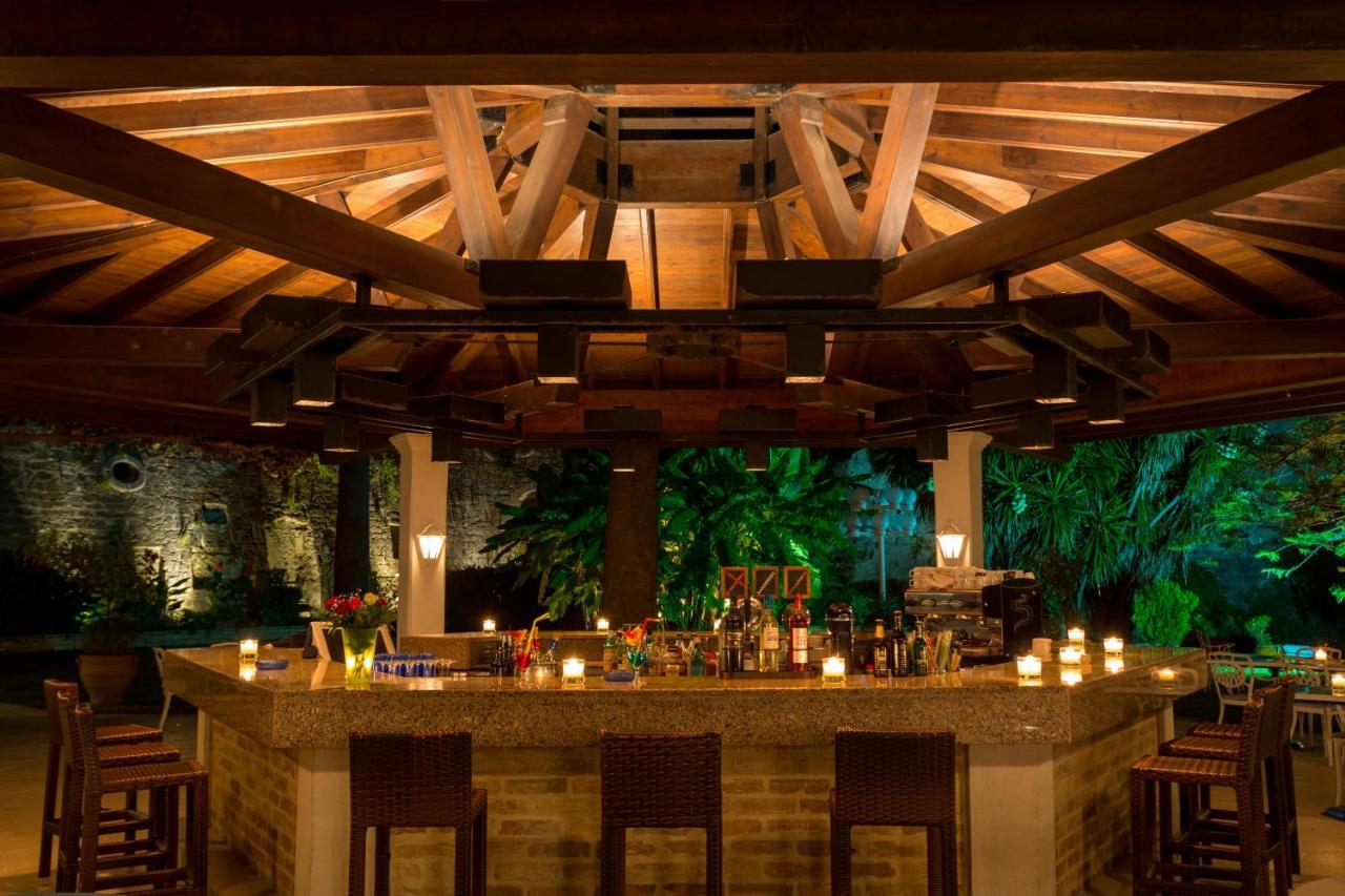 Corfu Palace Hotel Exterior foto The bar at the resort