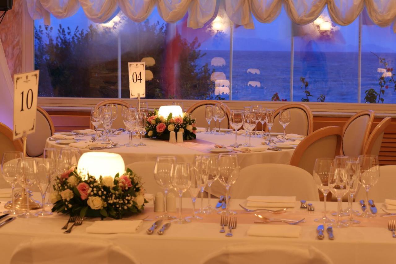 Corfu Palace Hotel Exterior foto A table set for a wedding reception