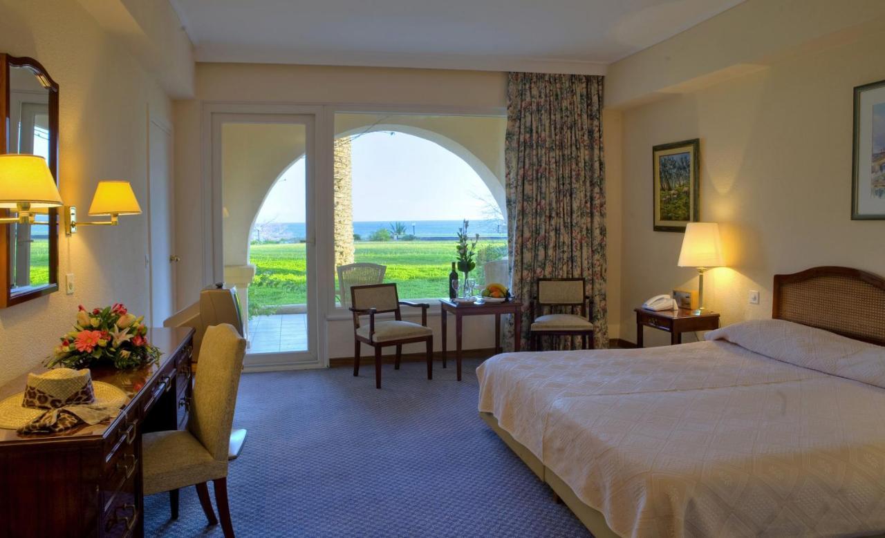 Corfu Palace Hotel Exterior foto A room at the hotel