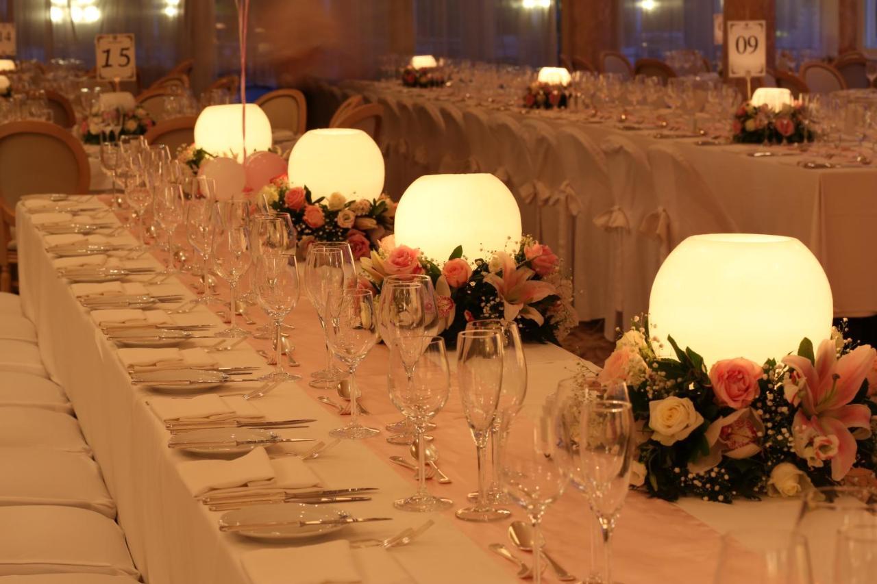 Corfu Palace Hotel Exterior foto A table set for a formal dinner