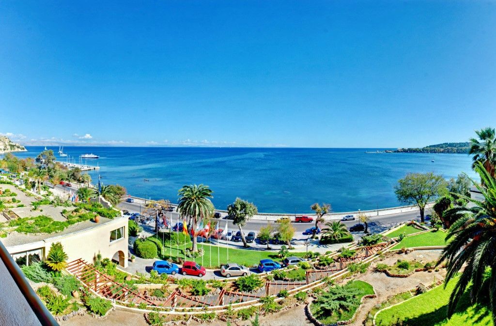 Corfu Palace Hotel Exterior foto View of the bay from the hotel